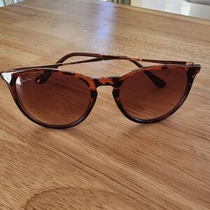 Ray Ban Erika Tortoise Shell Sunglasses New No Box